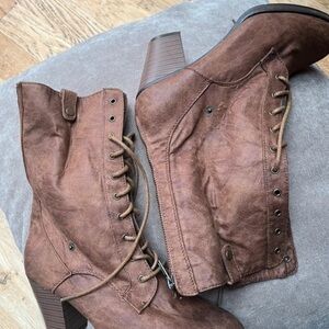 Boots Brown Lace-Up Women's Boots